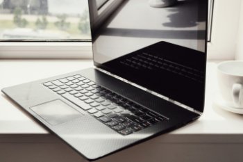 Россиянин купил на маркетплейсе три MacBook Pro по 369 рублей