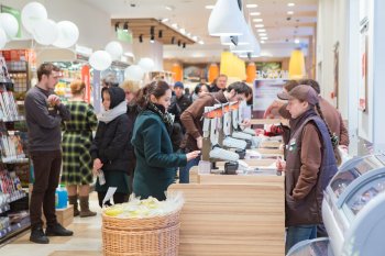 «Азбука вкуса» и «Детский мир» войдут в эксперимент по запрету продажи просроченной продукции