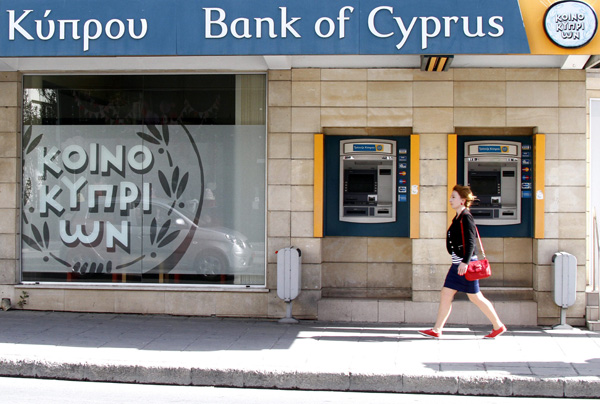 Крупнейший кипрский банк закрывает счета 4 тысяч россиян