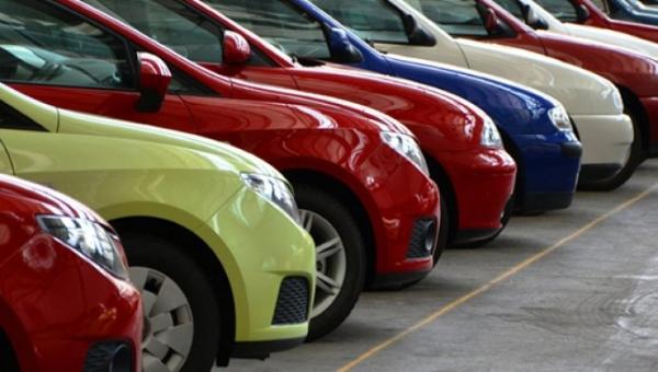 Продажи автомобилей в РФ за полгода снизились на 2,4%