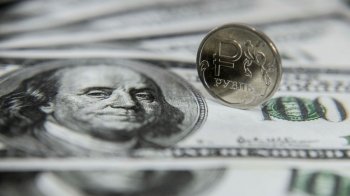 Западные аналитики предсказали укрепление рубля по отношению к доллару