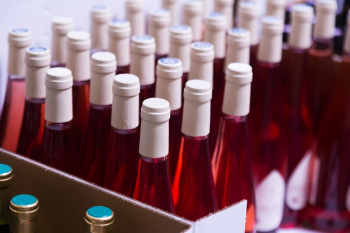 Впервые за 7 лет продажи алкоголя уступили лидерство по темпам роста продуктам питания