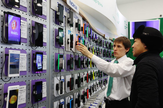 "Связной": Москвичи продолжают покупать дорогие смартфоны