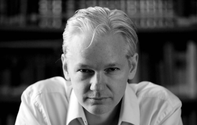 Основатель WikiLeaks запустит собственную марку одежды и аксессуаров