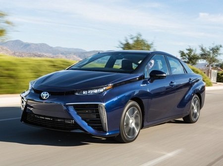В Японии стартовали продажи первого в мире водородного седана Toyota Mirai