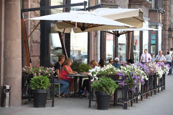 Посещаемость летних веранд в ресторанах Москвы по итогам сезона может вырасти на 30-40%