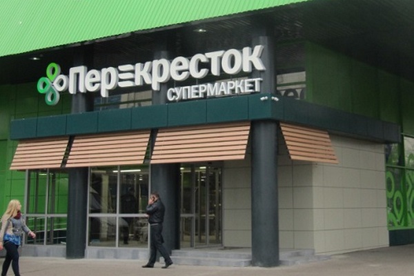 В «Перекрестке» в Петербурге произошел взрыв, десять пострадавших