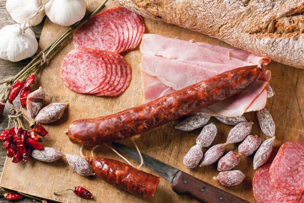 Мясопереработчики добиваются от ритейлеров повышения закупочных цен на готовую продукцию Мясопереработчики добиваются от ритейлеров повышения закупочных цен на готовую продукцию