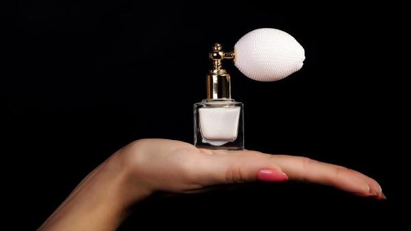 2,6 млн упаковок парфюмерии ввезли в РФ импортёры накануне Международного женского дня