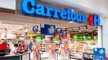 Carrefour рассматривает возможность консолидации с Auchan