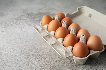 Курица или яйцо: с чем связан дефицит яиц в магазинах и к чему приведет государственное регулирование цен на них