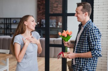 Сколько россияне планируют потратить на подарки к 8 марта – исследование