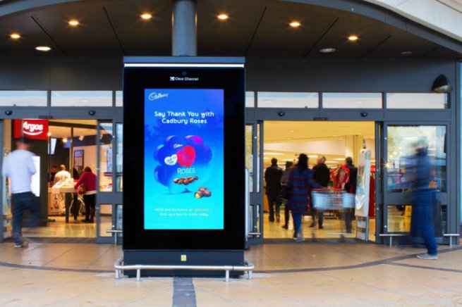 DOOH в ритейле: как увеличить выручку за счет монетизации трафика в торговых залах DOOH в ритейле: как увеличить выручку за счет монетизации трафика в торговых залах