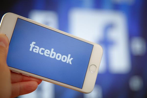 Власти США требуют от Facebook продать Instagram и WhatsApp
