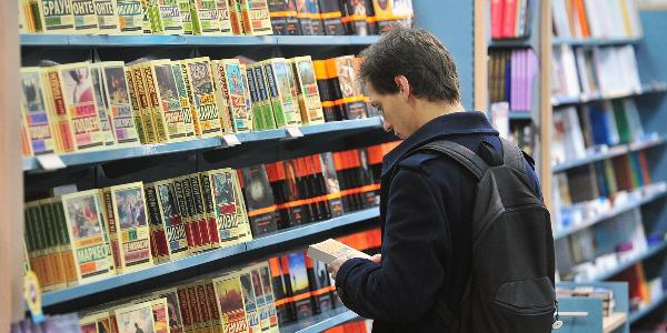 Россияне возвращаются в книжные магазины