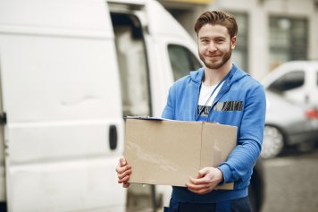 SuperJob фиксирует рост средней зарплаты курьера в Москве на 37%