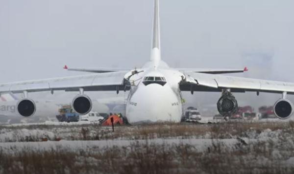 Грузовой самолет авиакомпании «Волга-Днепр» Ан-124-100 совершил аварийную посадку в аэропорту Новосибирска