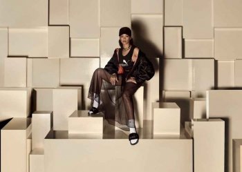 LVMH временно приостанавливает продажу линии одежды певицы Рианны