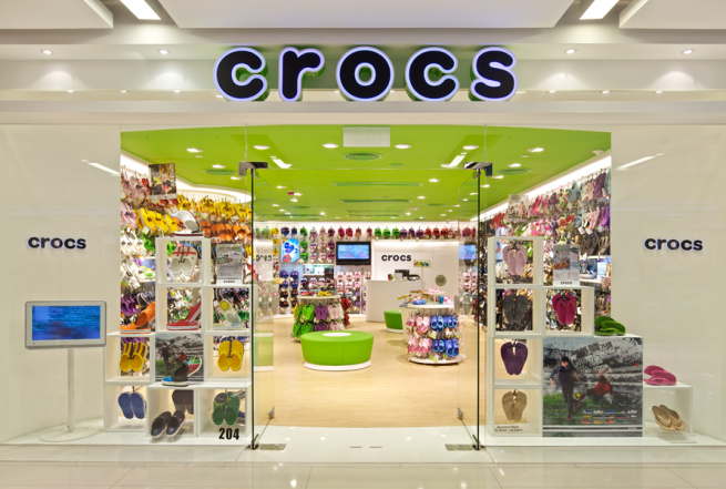 Магазины Crocs в России возобновляют работу с новым оператором Магазины Crocs в России возобновляют работу с новым оператором