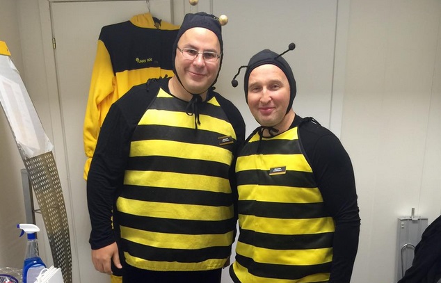 Гендиректор «Вымпелкома» и IT-журналист работали в офисе продаж «Билайн» в костюме пчелы