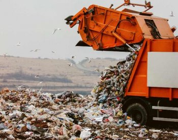 Ритейлеры и рестораторы просят заморозить тарифы на вывоз мусора до 2023 года