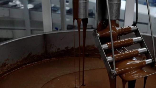 Два человека упали в чан с расплавленным шоколадом на фабрике Mars в США