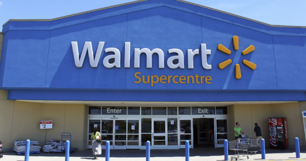 Walmart раскритиковали за продажу футболок с пропагандой оружия