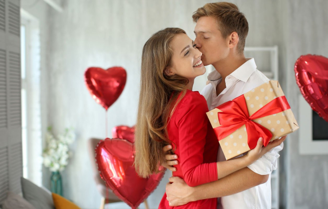 Подарки ко Дню всех влюбленных россияне стали больше приобретать онлайн