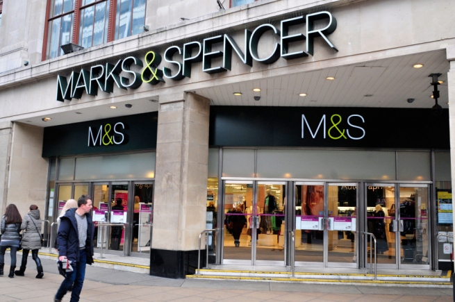 Годовая прибыль Marks & Spencer снизилась на 71,1%