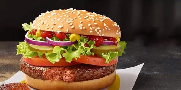 Чистая прибыль McDonald's снизилась на 1% за три квартала