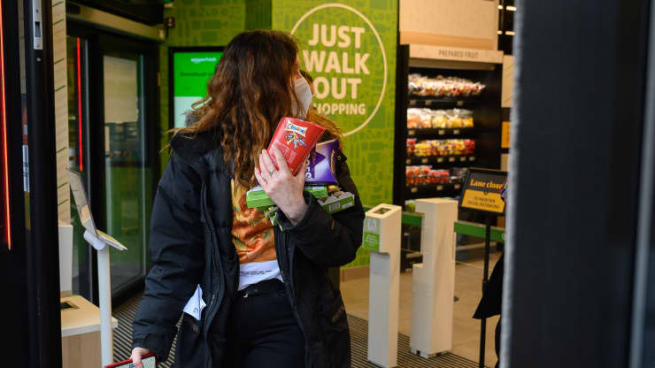 Amazon внедряет свою технологию бескассового обслуживания в сети Whole Foods Amazon внедряет свою технологию бескассового обслуживания в сети Whole Foods