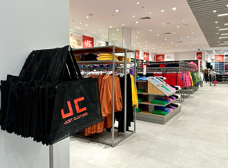 «Не аналог, а новый бренд!»: вице-президент компании «Трейд Менеджмент» рассказал о запуске марки JUST CLOTHES