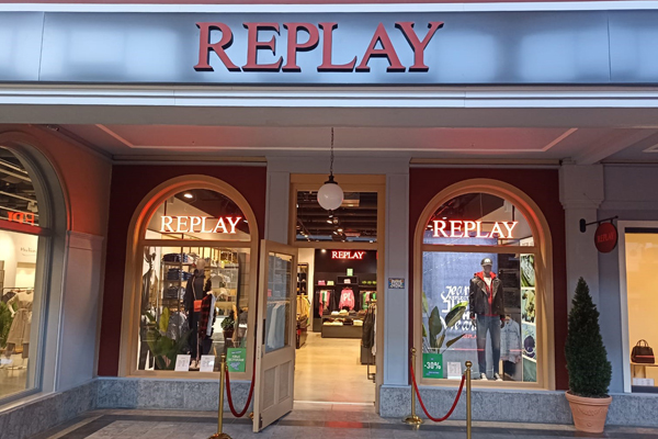 Первый магазин бренда Replay открылся в России