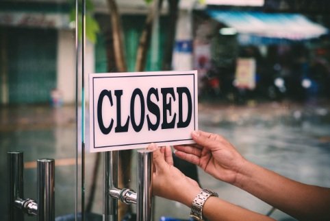 Во втором квартале 2025 года fashion-бренды стали активнее закрывать магазины.jpg