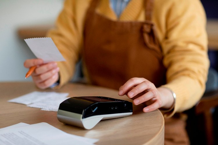 Штрафы за нарушения с онлайн-кассами: удар по малому бизнесу или давно назревшая мера? Штрафы за нарушения с онлайн-кассами: удар по малому бизнесу или давно назревшая мера?