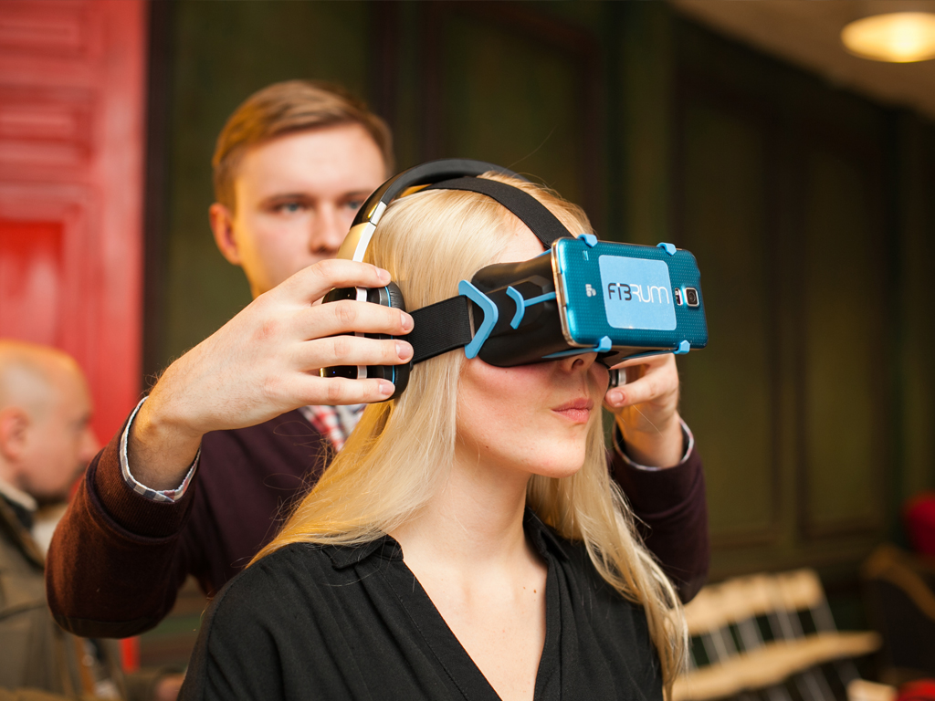 Виар новые. Fibrum Pro шлем. Очки виртуальной реальности. VR виртуальная реальность. Шлем виртуальной реальности.