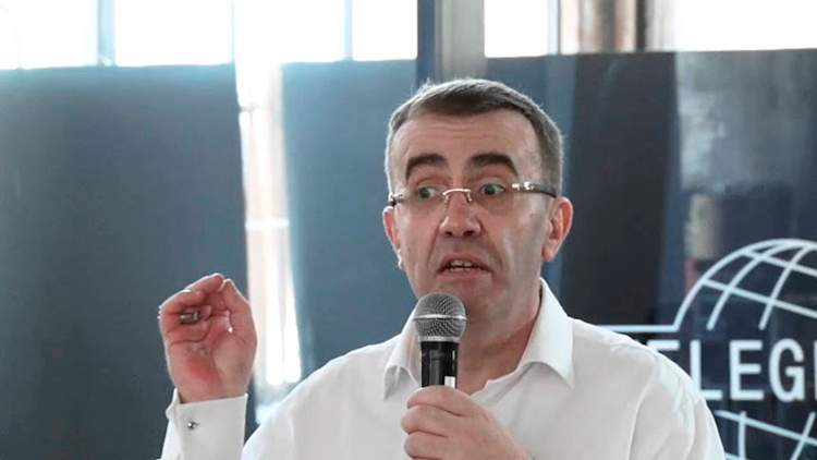 Кто сегодня зарабатывает миллионы на выступлениях: ТОП-5 спикеров России, которые меняют правила игры