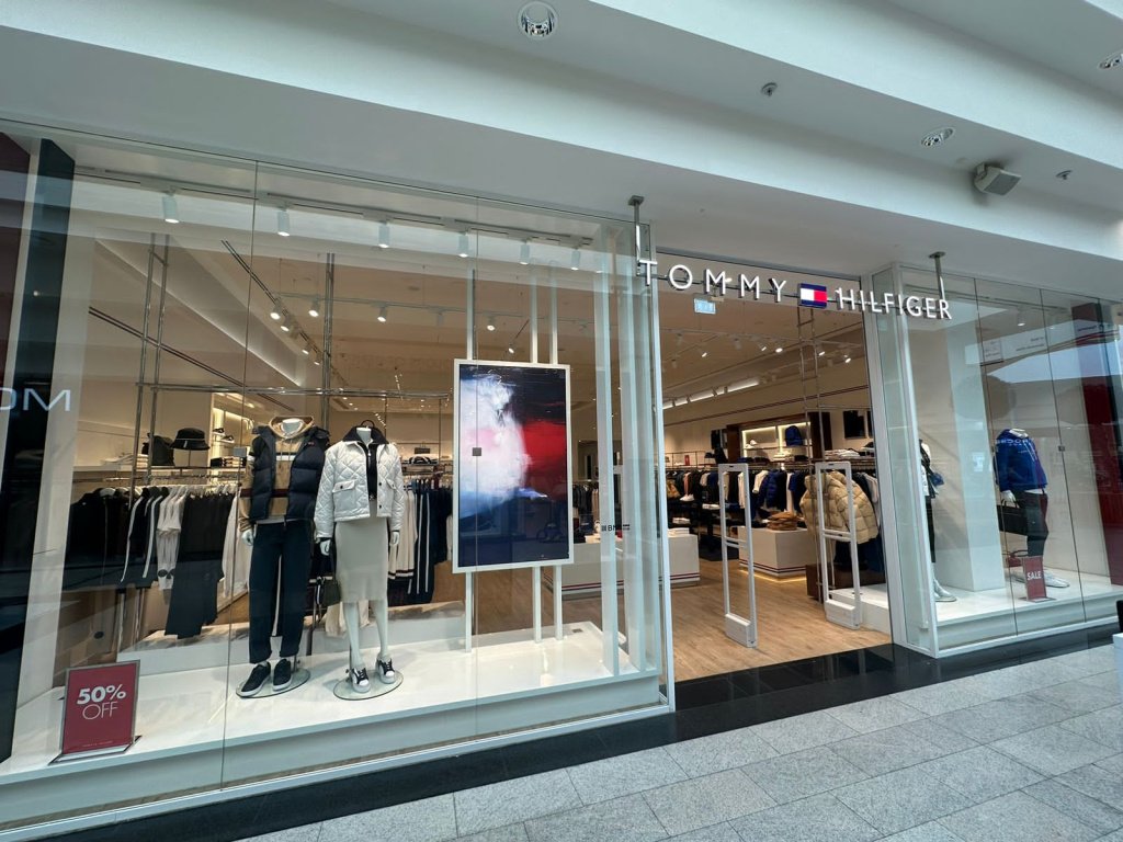 Главное за неделю: «Глория Джинс» сворачивает Ready! Steady! Go!, Stardogs запустит новую сеть «Ура! Шаурма», первый в России магазин иранского fashion-бренда