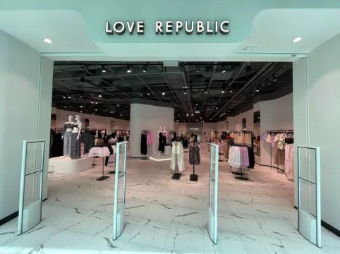 Love Republic начал продавать косметику под собственным брендом