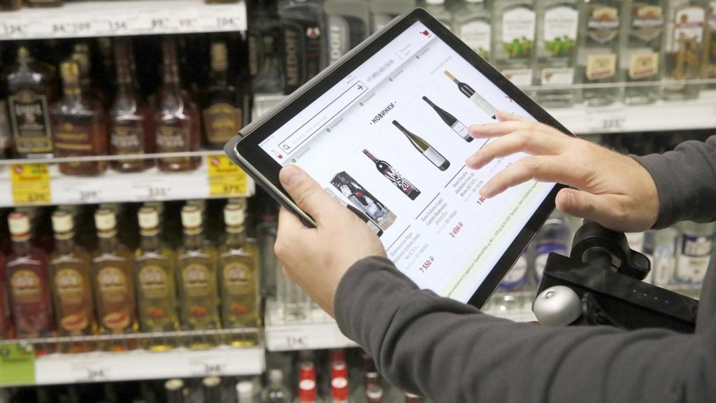 АКИТ предложила расширить эксперимент по онлайн-продаже алкоголя