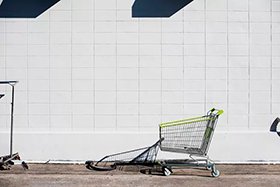 В России почти 50 брендов решили сократить число торговых точек
