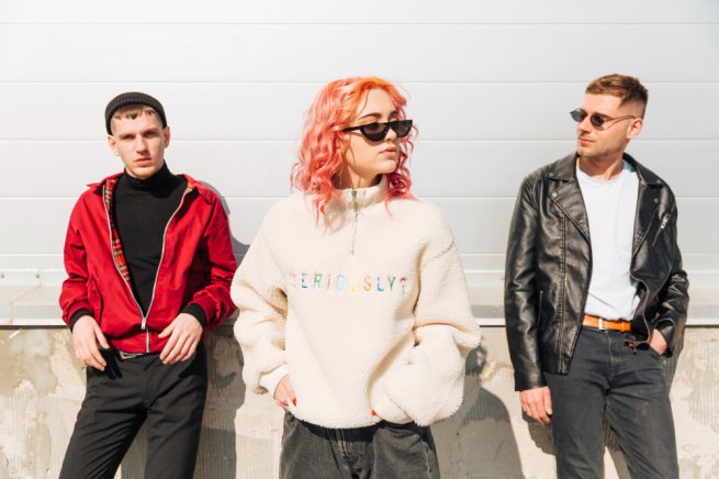 В России растет тренд на одежду и обувь в стиле нулевых.jpg