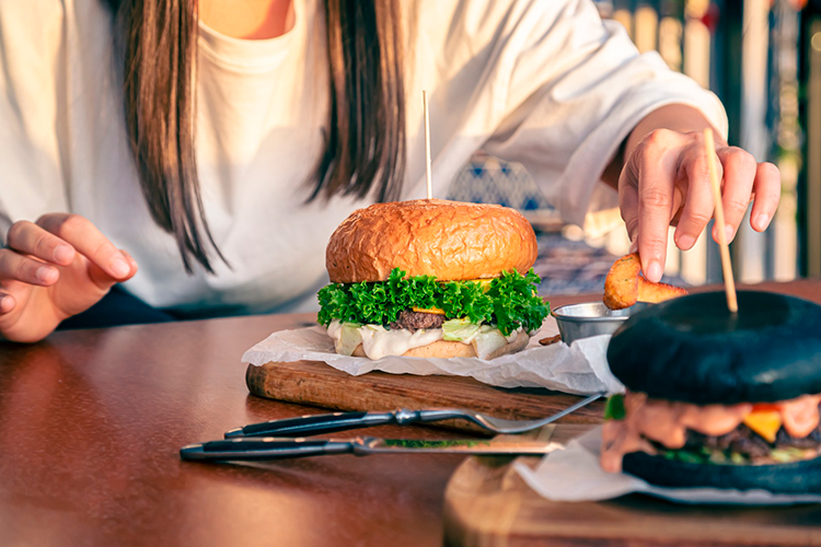 Solo-премиум, терапия выбором и вайб-математика: что глобальный отчет Yum! Brands говорит о будущем еды