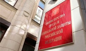 Мигрантам в РФ ограничат возможность работать в сфере торговли алкоголем и табаком