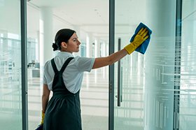 Чистота, которая приносит прибыль: как выбрать клининговую компанию для ритейла