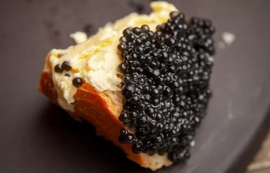 В интернет-магазинах РФ зафиксирован рост продаж черной икры в 5,2 раза.jpg