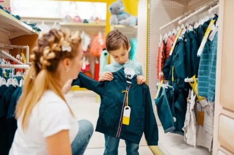«Котофей»: россияне стали внимательнее выбирать одежду для своих детей