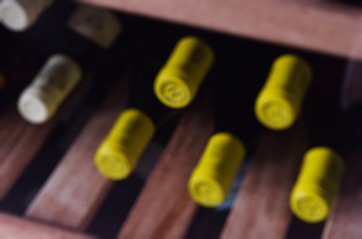 Минцифры назвало сроки начала эксперимента по онлайн-продаже вина.jpg