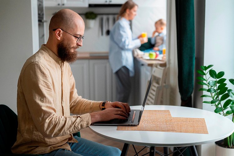 Постпандемический синдром: какие практики удалённой работы укоренились навсегда, а что оказалось мимолётным трендом