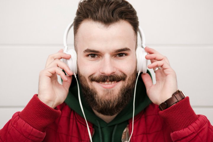 В России растет интерес к проводным наушникам.jpg